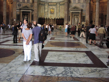 couple seeing the pantheon for the first time